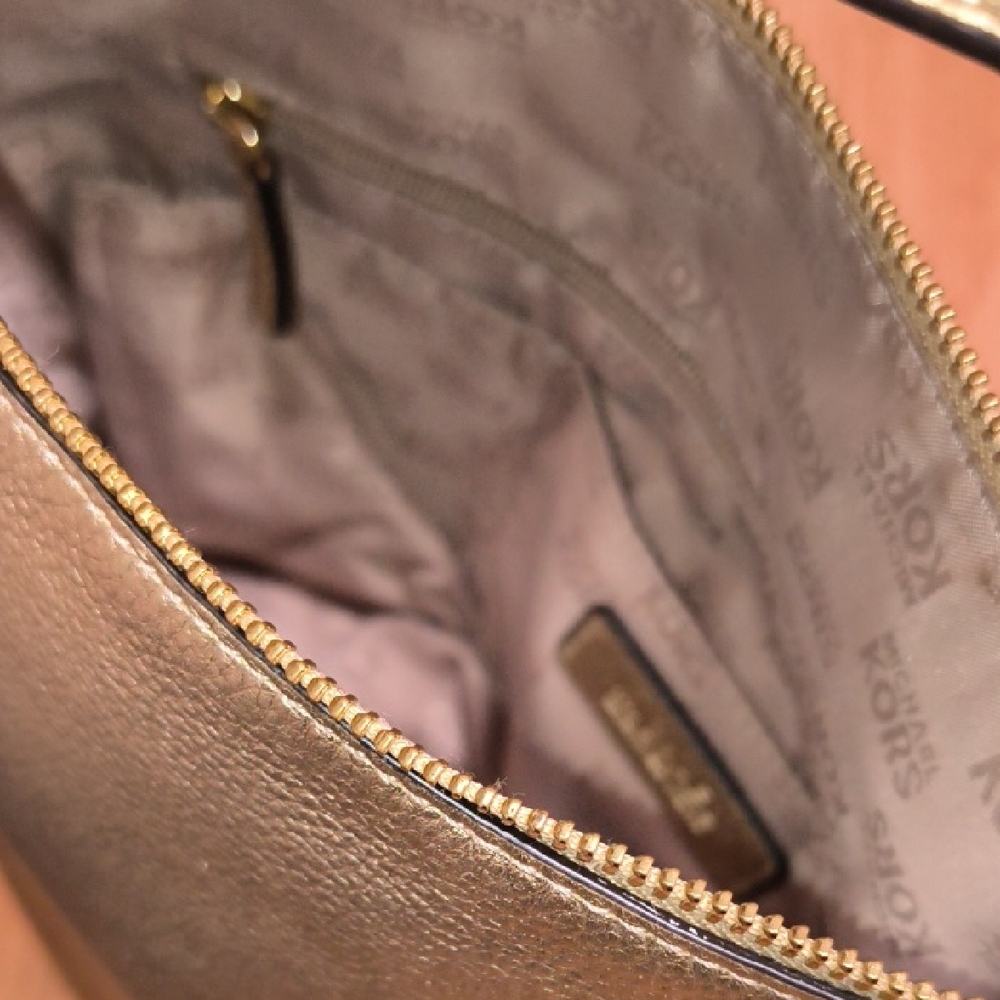 Michael Kors Gold Leather Shoulder Bag & Card Holder 😍 Shimmery 😍 - Picture 9 of 16